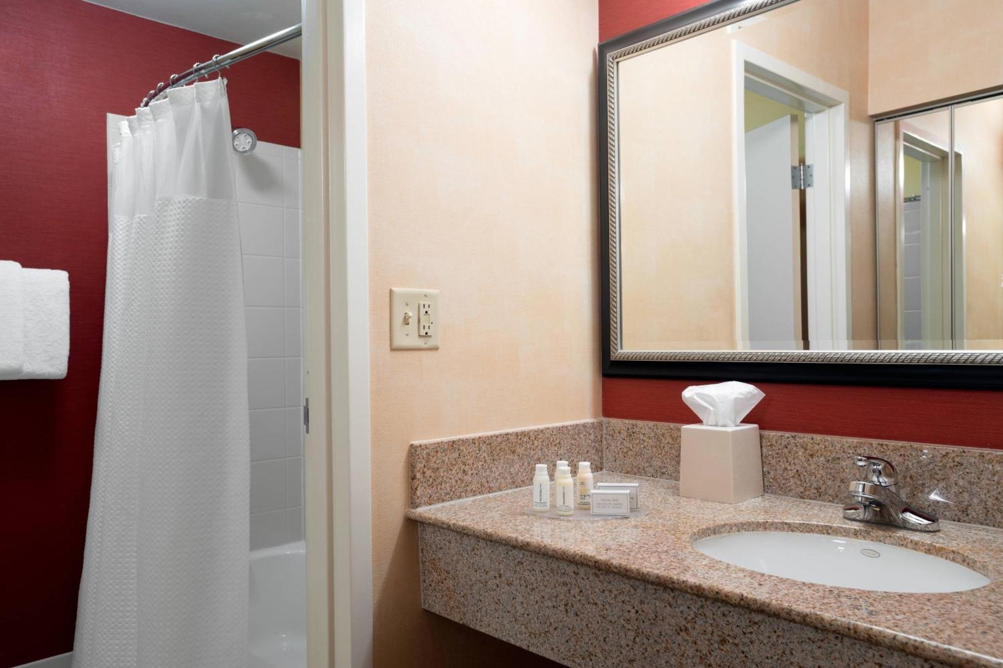 Hotel Courtyard By Marriott Indianapolis Airport Zewnętrze zdjęcie