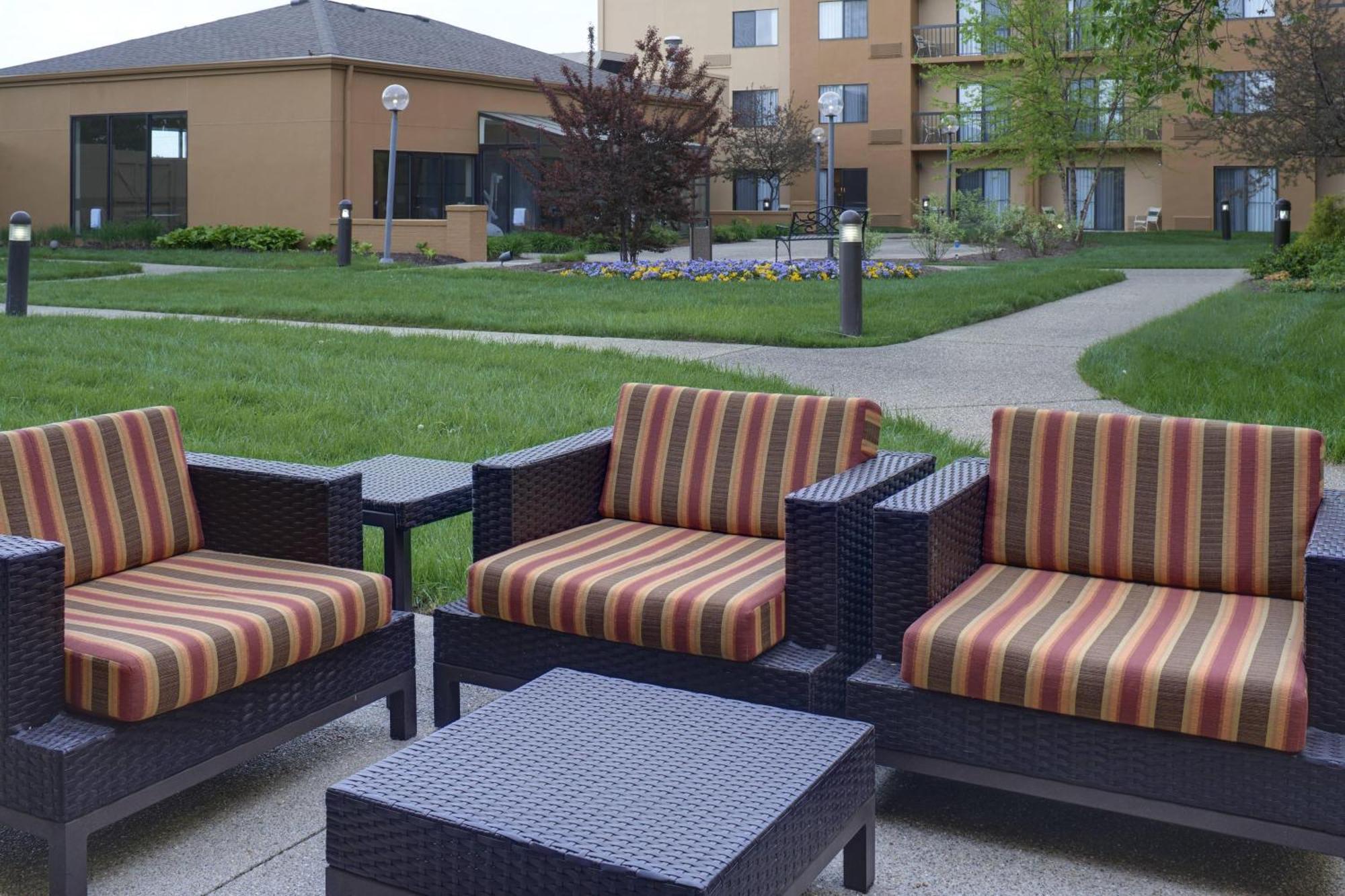 Hotel Courtyard By Marriott Indianapolis Airport Zewnętrze zdjęcie